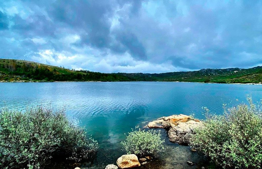 Praia Fluvial do Vale do Rossim , Portugal